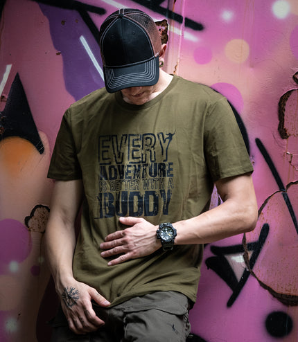 T-Shirt "EVERY ADVENTURE IS BETTER WITH A BUDDY" khaki